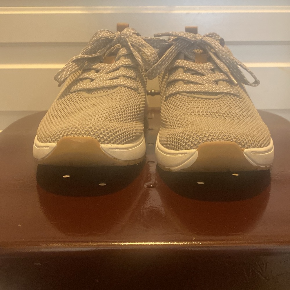 Dr Scholls. high hope soft gray sneakers 9m. - Picture 2 of 16